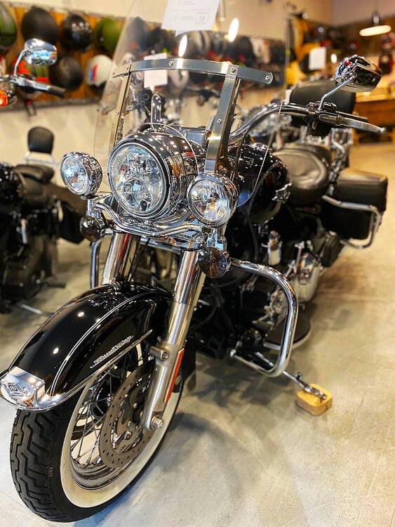 Harley-Davidson 103 Road King Classic (2014 - 16) - FLHRC (2)
