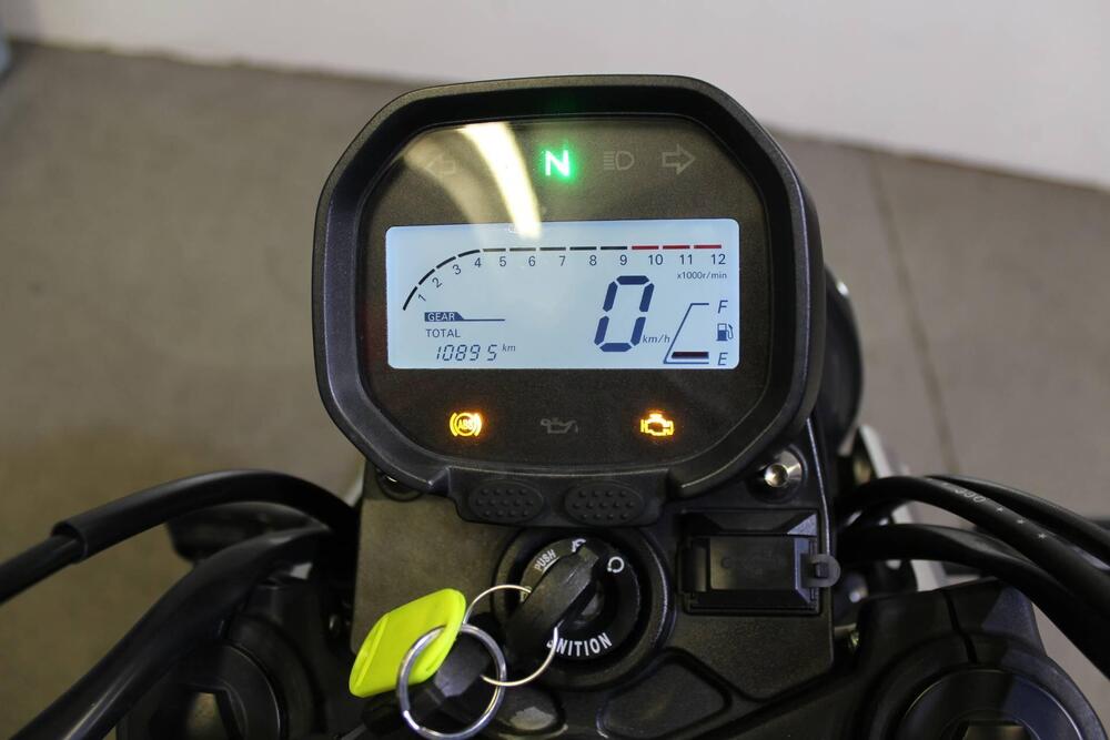 Voge Trofeo 300AC (2021 - 25) (3)