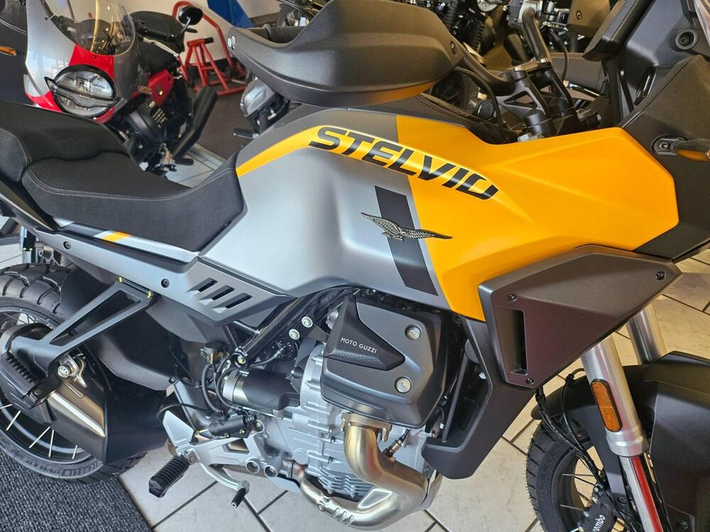 Moto Guzzi Stelvio (2024 - 25)