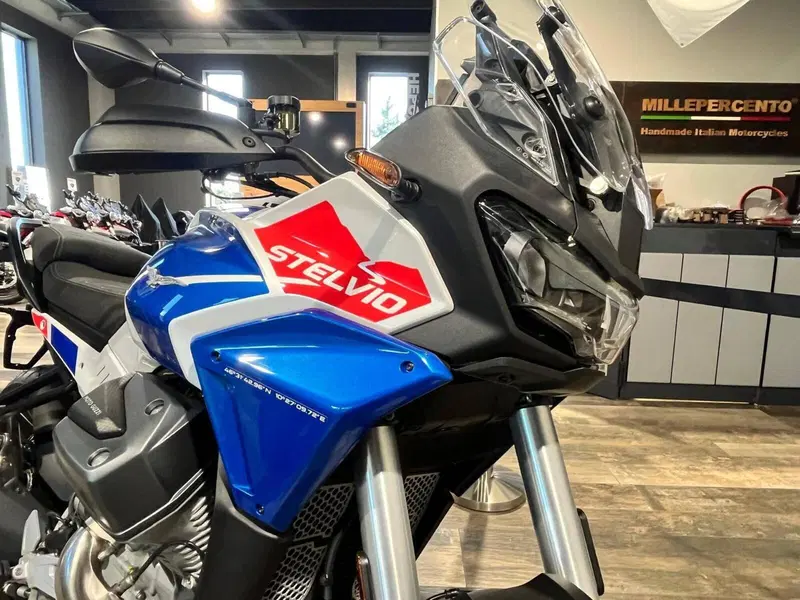 Moto Guzzi Stelvio Duecento Tributo (2025 - 26) (7)