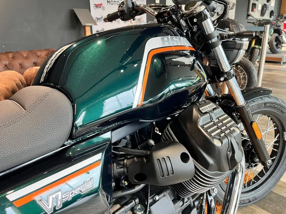 Moto Guzzi V7 Special (2025 - 26) (8)