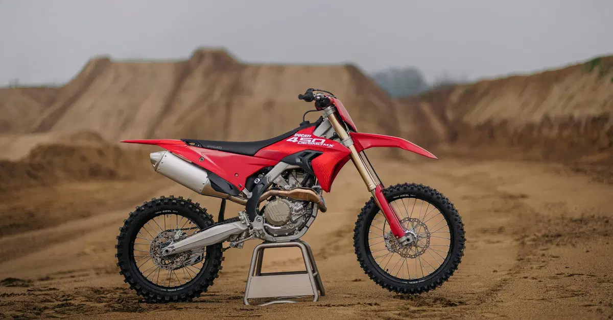 Ducati Desmo 450 MX: la cross di Borgo Panigale arriva finalmente nei concessionari [VIDEO]