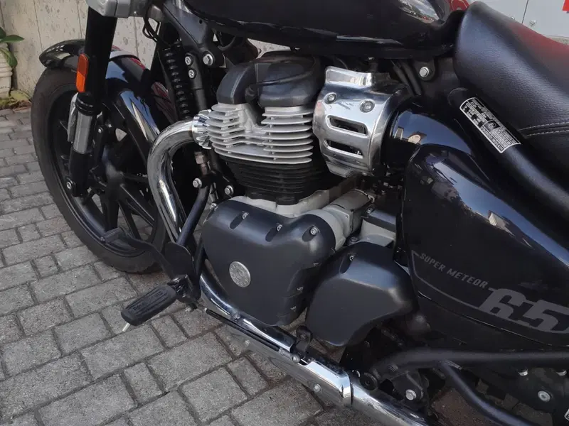 Royal Enfield Super Meteor 650 (2023 - 26) (12)