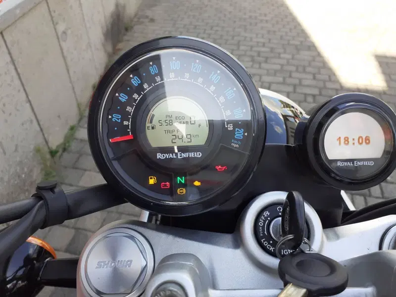 Royal Enfield Super Meteor 650 (2023 - 26) (19)