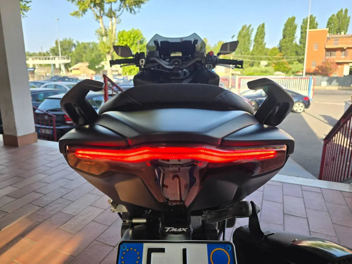 Yamaha T-Max 560 (2022 - 24) (9)