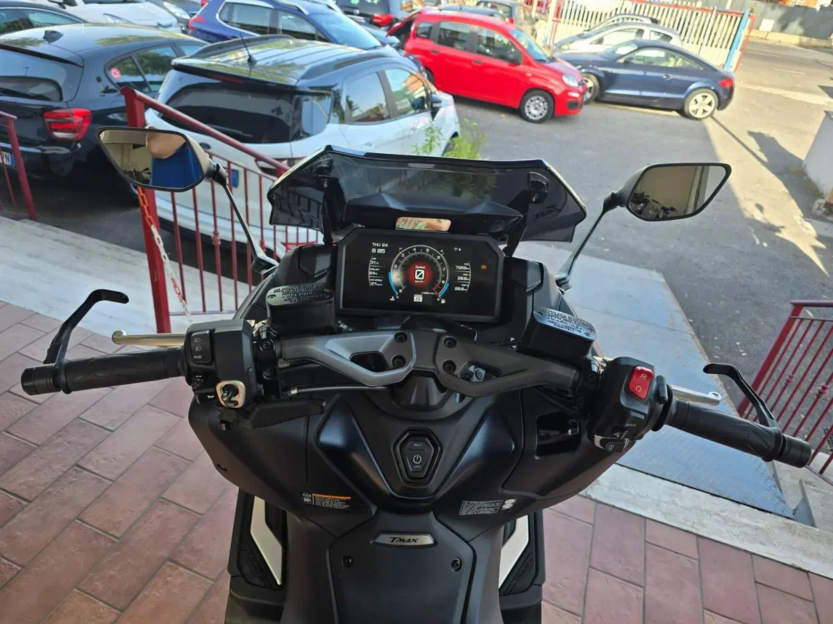 Yamaha T-Max 560 (2022 - 24) (11)