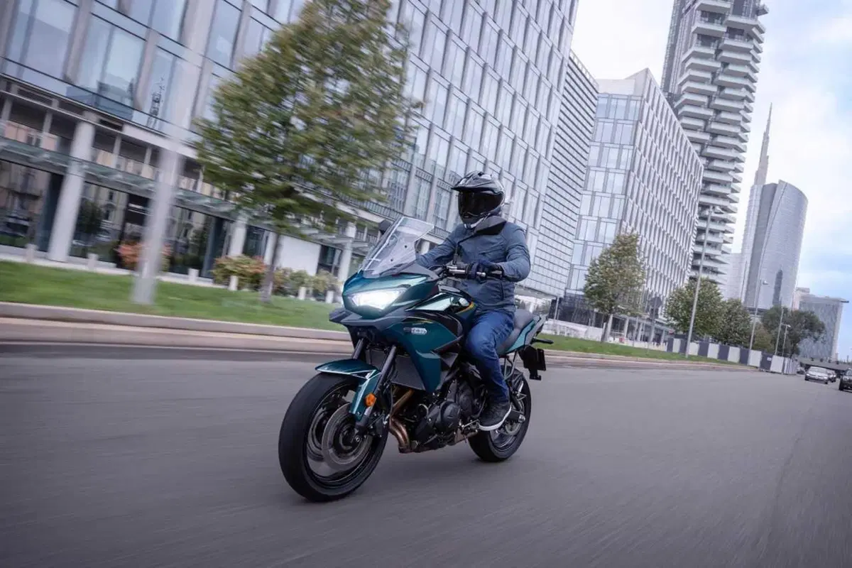 Kawasaki Versys 650 2026: in arrivo nuove colorazioni per la crossover di media cilindrata (3)