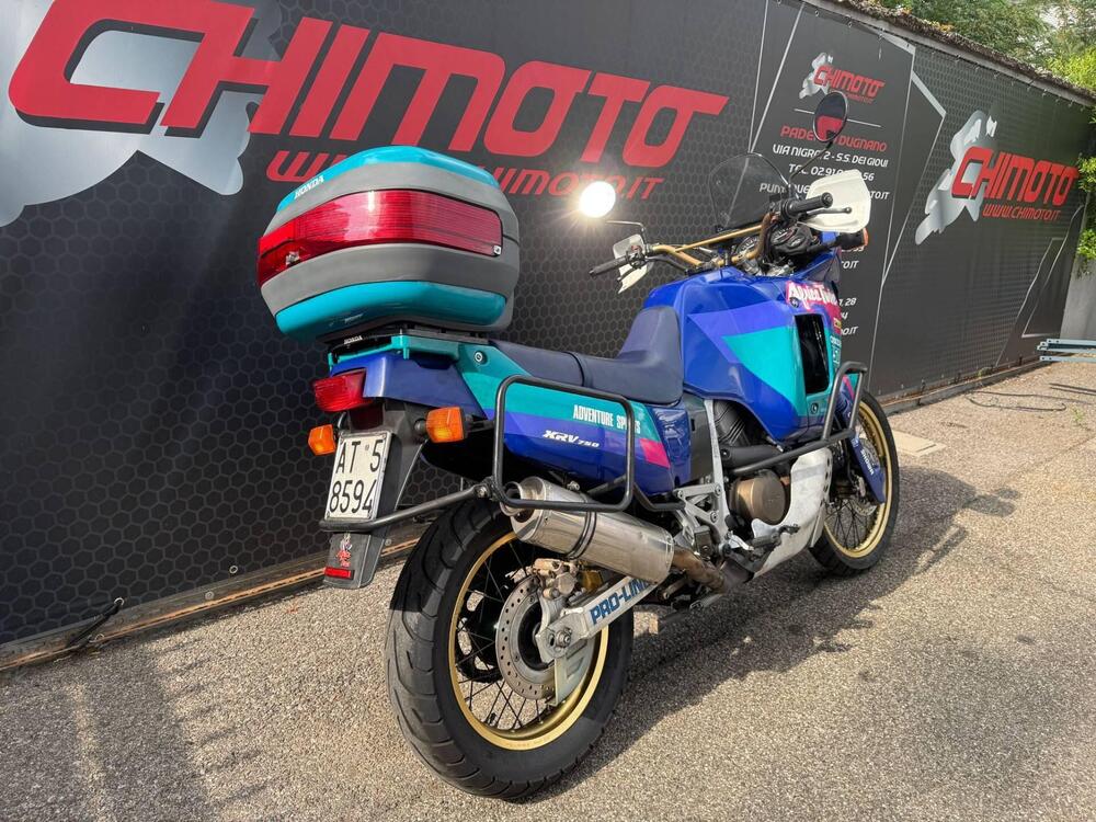 Honda AFRICA TWIN 750 (5)