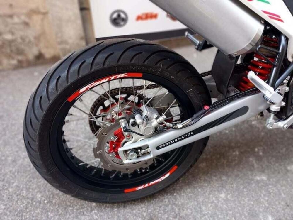 Fantic Motor XMF 125 Motard Performance 4t (2021 - 22) (2)