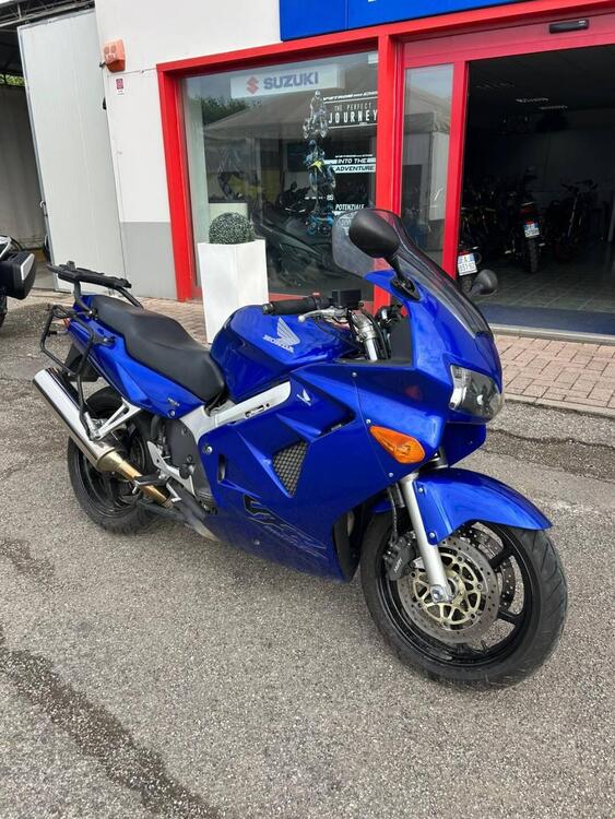 Honda VFR 800 (1998 - 01) (2)