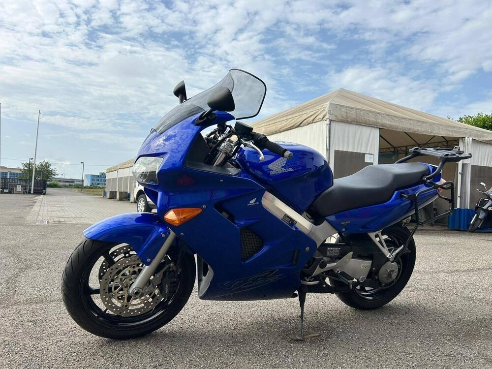 Honda VFR 800 (1998 - 01) (3)