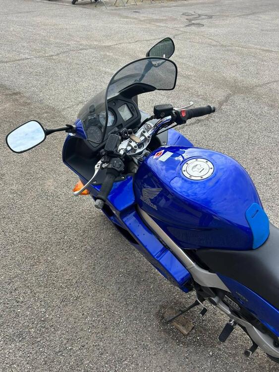 Honda VFR 800 (1998 - 01) (4)