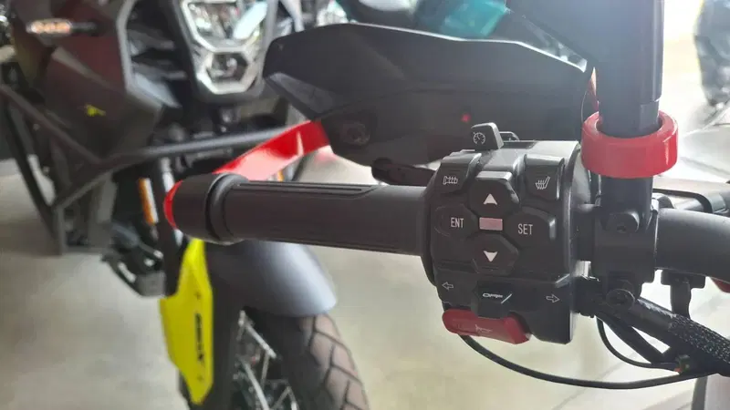 QJ Motor SRT 900 SX (2025 - 26) (3)