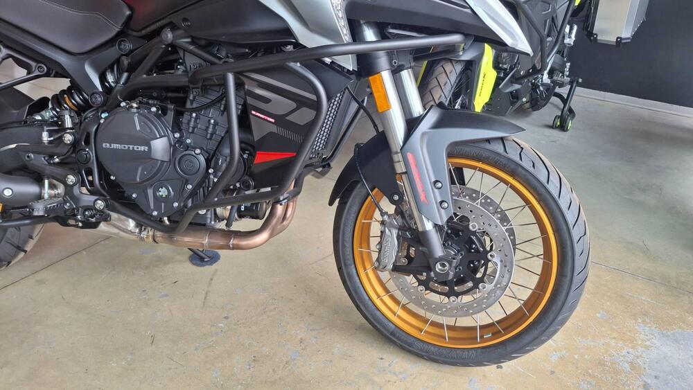 QJ Motor SRT 900 SX (2025) (4)