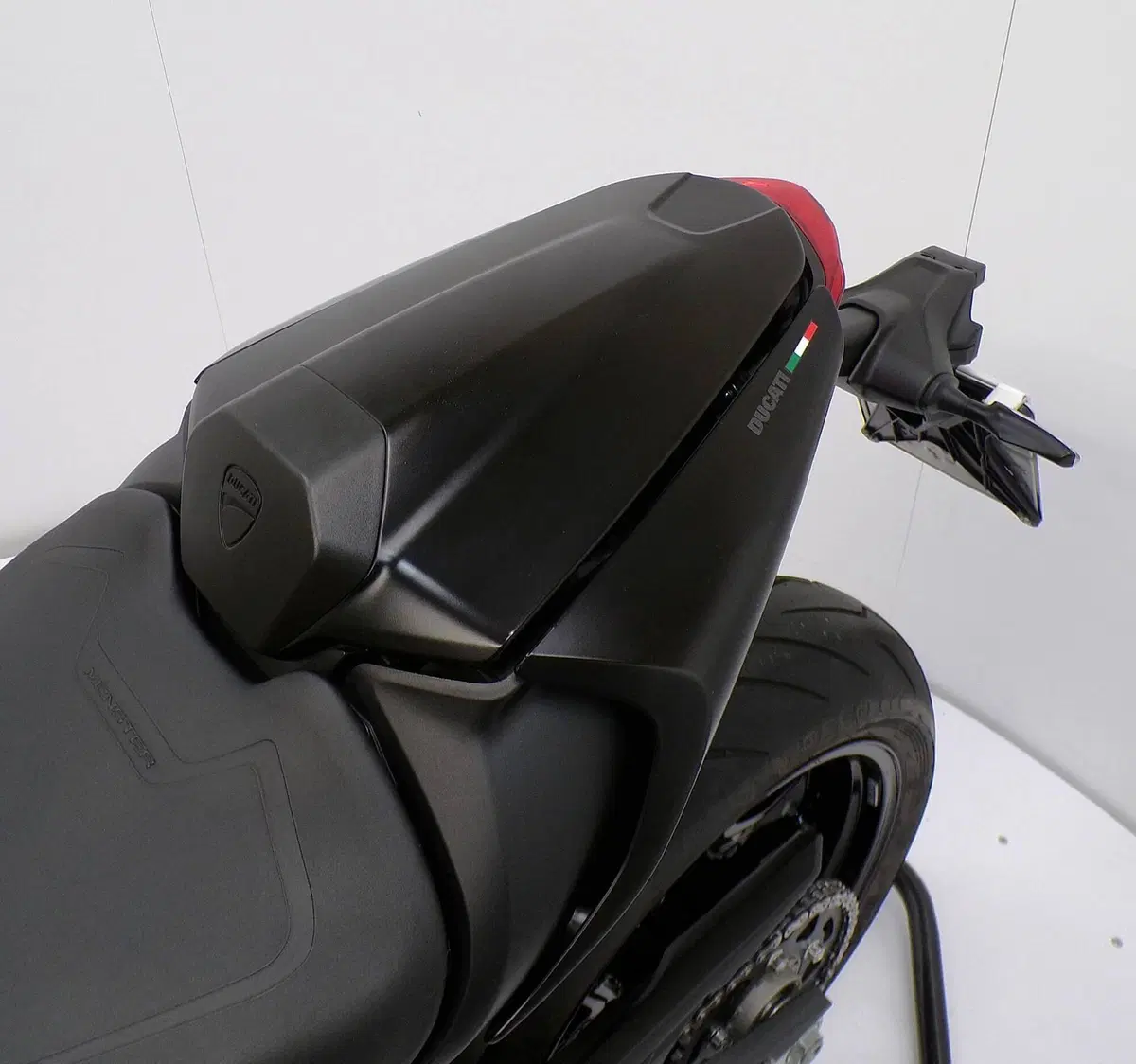 Ducati Monster 937 + (2021 - 25) (9)