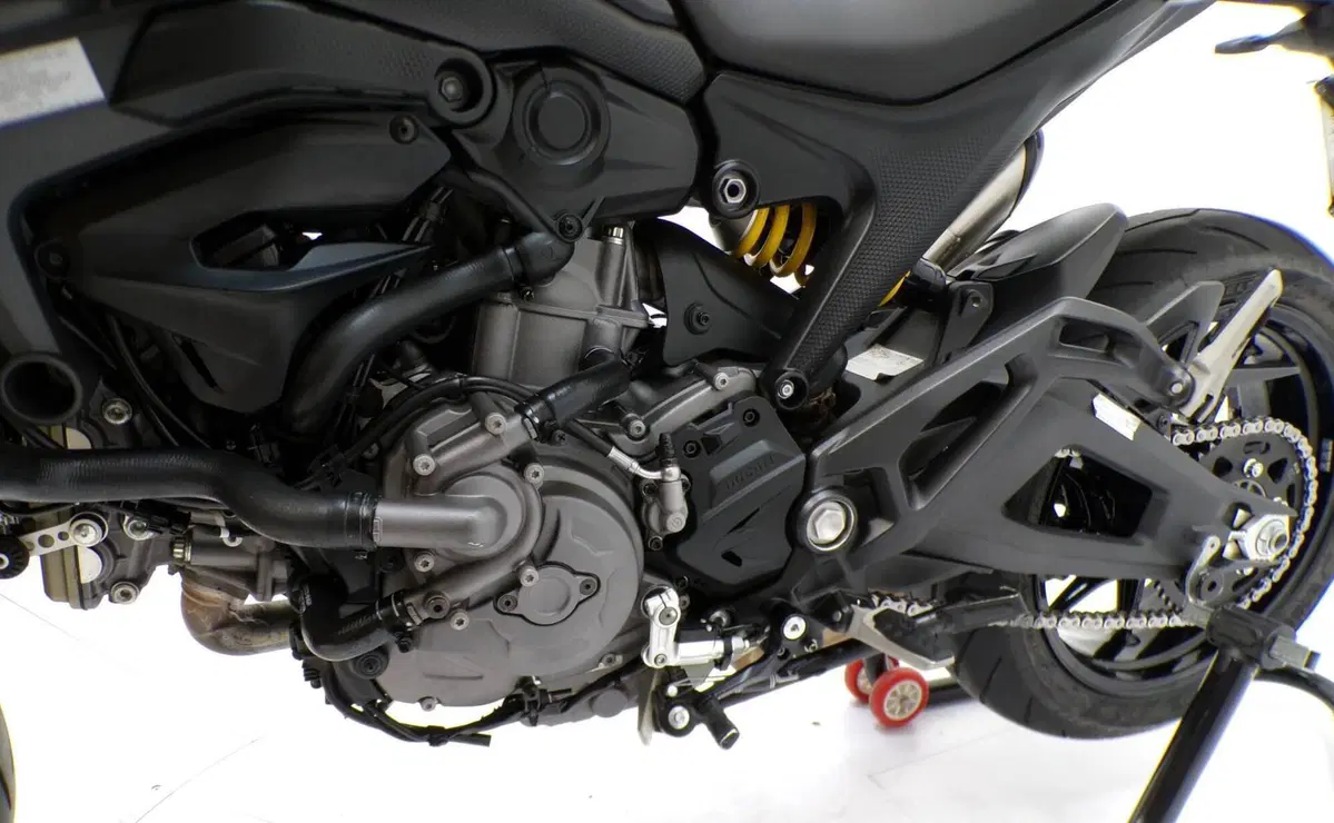 Ducati Monster 937 + (2021 - 25) (10)