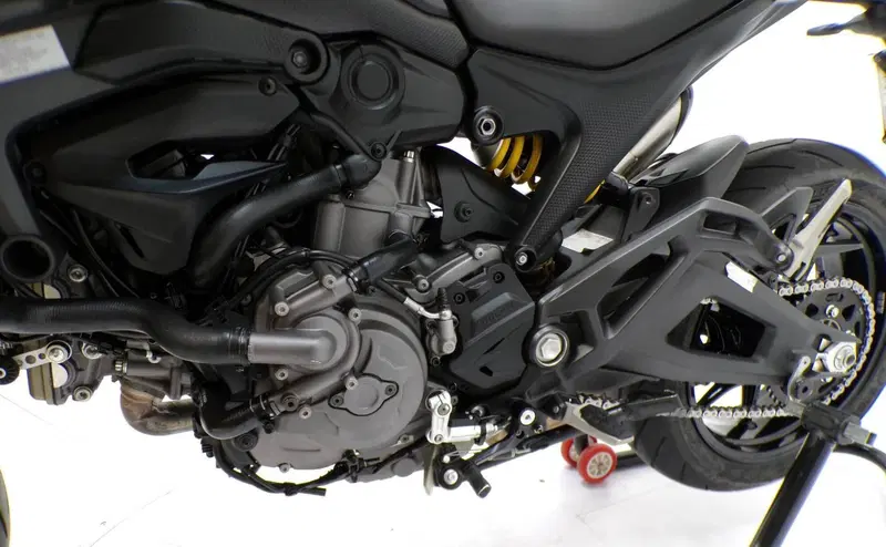 Ducati Monster 937 + (2021 - 25) (10)
