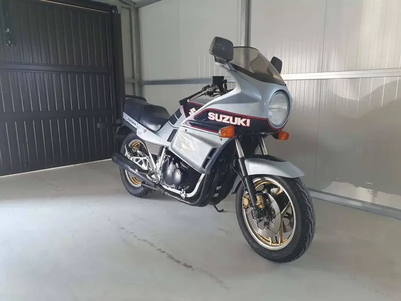 Suzuki 1100 GSXEF 