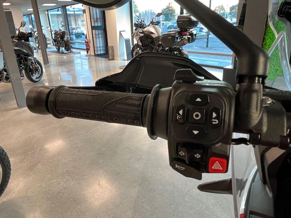 MV Agusta LXP Enduro Veloce (2024 - 25) (4)