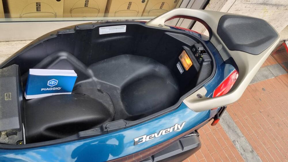 Piaggio Beverly 400 ABS-ASR (2021 - 24) (4)