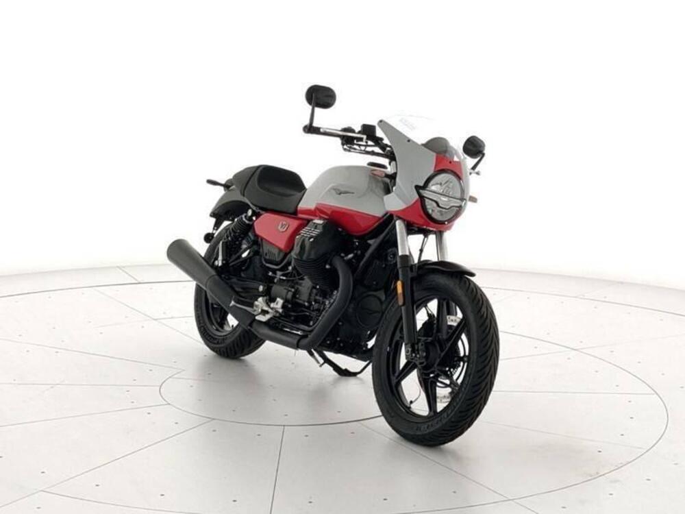 Moto Guzzi V7 Stone Corsa (2023 - 25) (2)