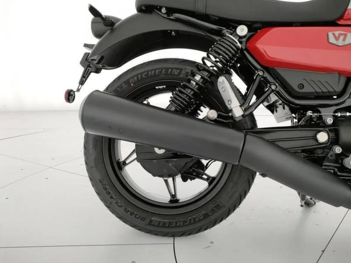 Moto Guzzi V7 Stone Corsa (2023 - 25) (7)