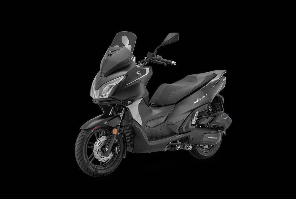 QJ Motor MTX 300 (2025) (2)