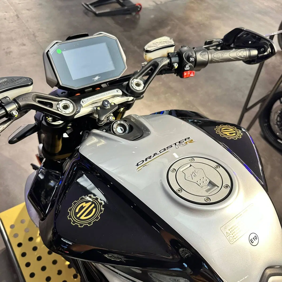MV Agusta Dragster 800 RR Ottantesimo (2025 - 26) (4)