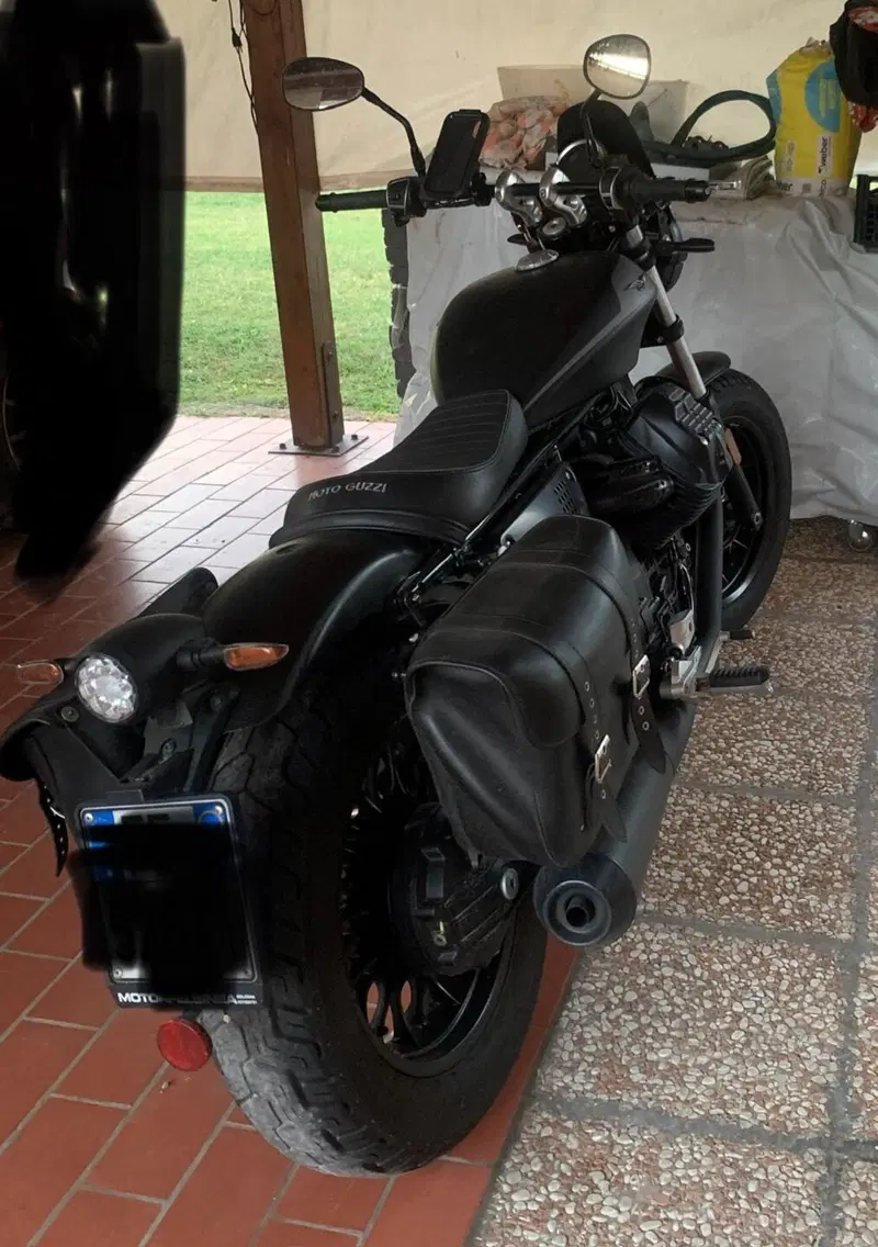 Moto Guzzi V9 Bobber (2021 - 25)