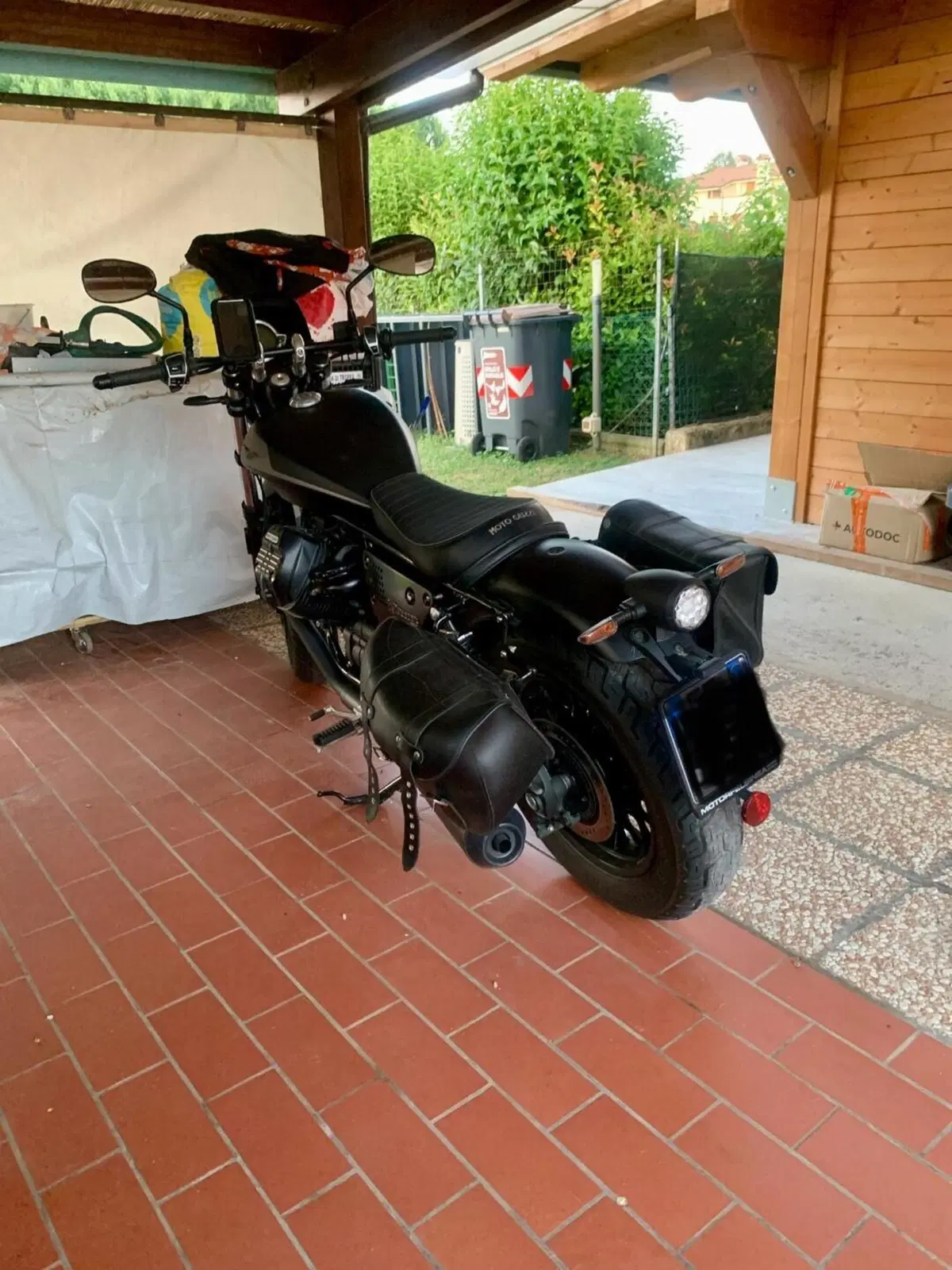 Moto Guzzi V9 Bobber (2021 - 25) (3)