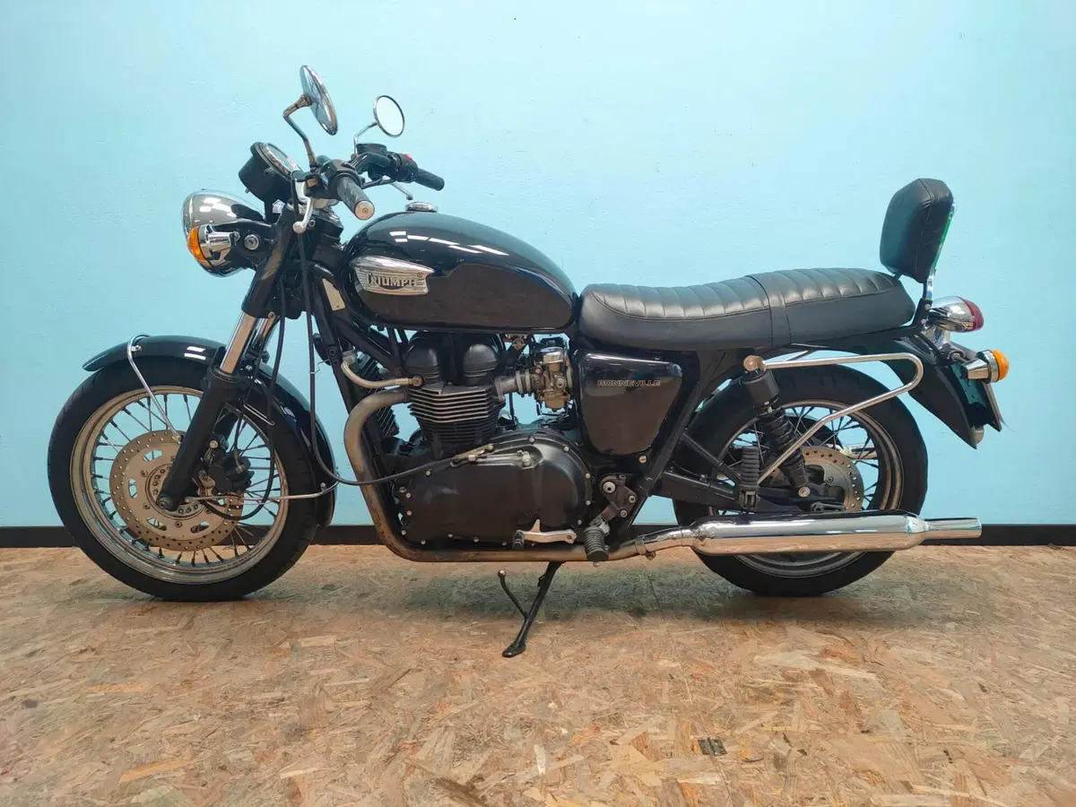 Triumph Bonneville 800 (2002 - 07) (4)