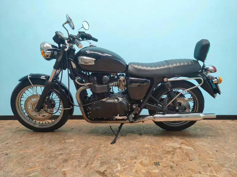 Triumph Bonneville 800 (2002 - 07) (4)