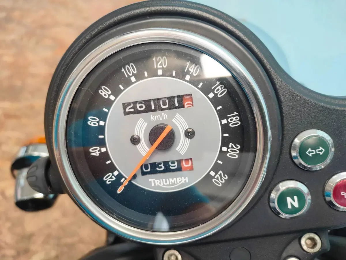 Triumph Bonneville 800 (2002 - 07) (7)