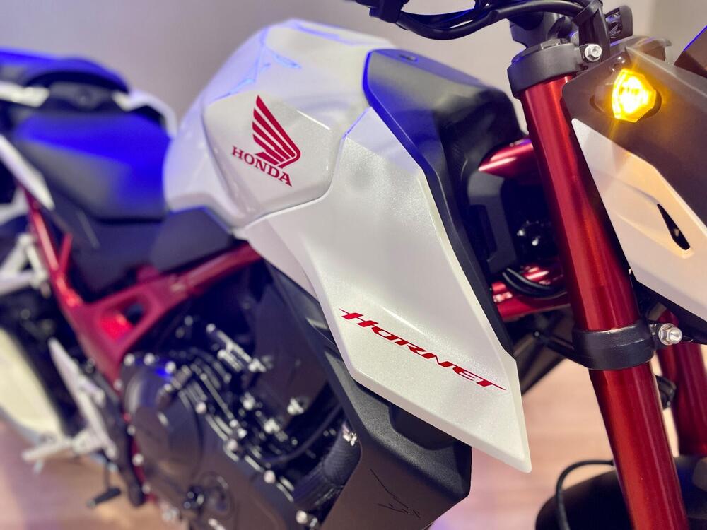 Honda CB 750 Hornet (2023 - 24) (4)