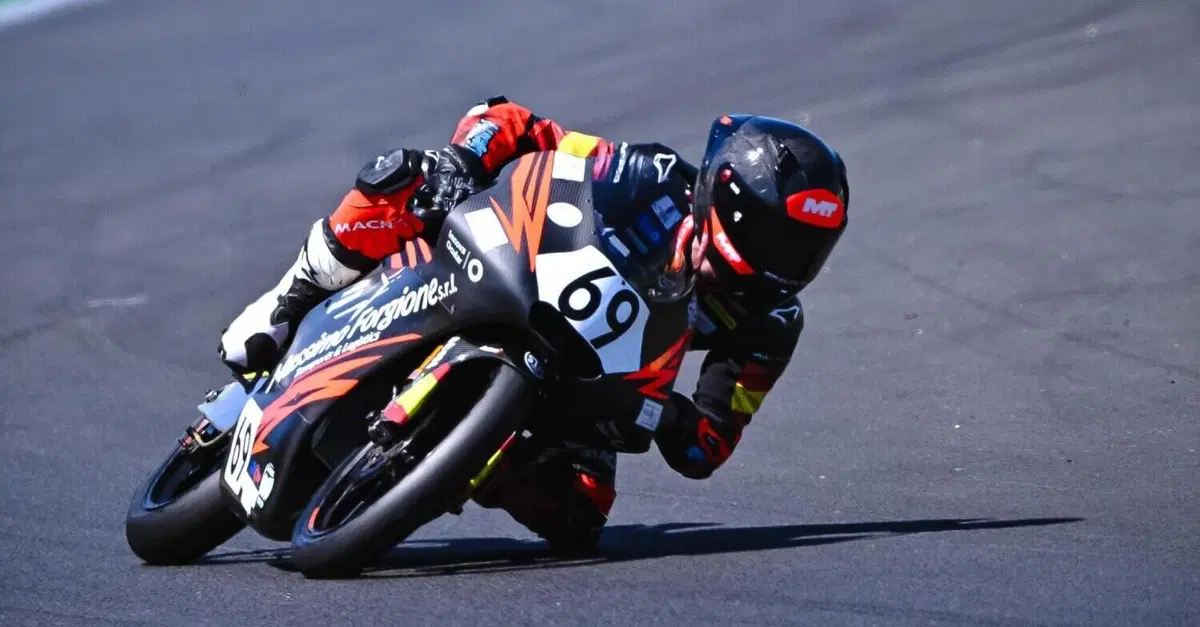 Dunlop CIV 2025, Misano. Marcos Ruda assurdo in Moto3: cade da leader, riparte e vince