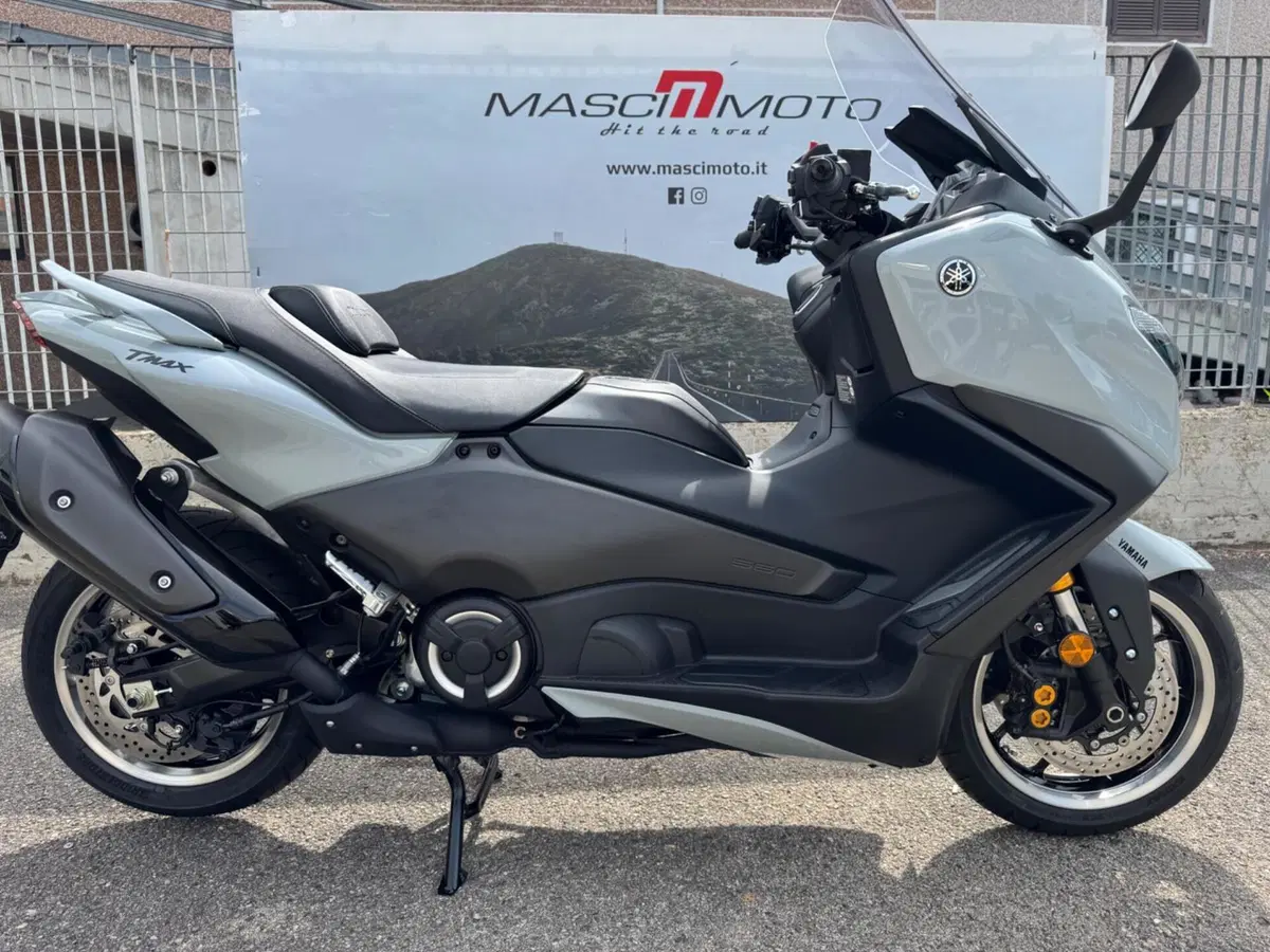 Yamaha T-Max 560 Tech Max (2025 - 26)