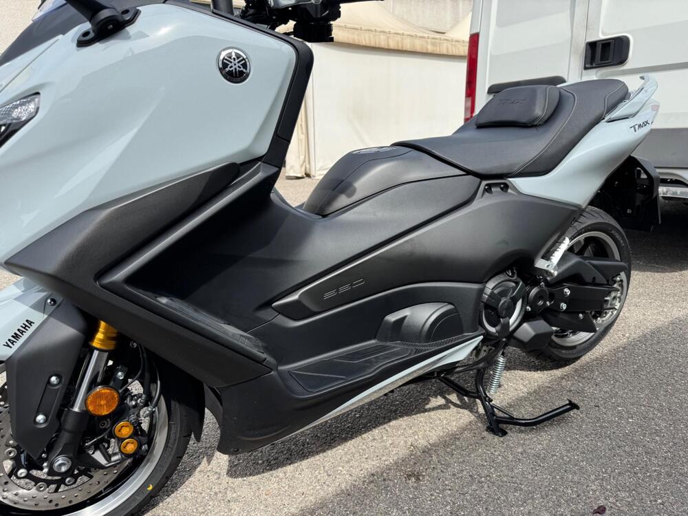 Yamaha T-Max 560 Tech Max (2025) (4)
