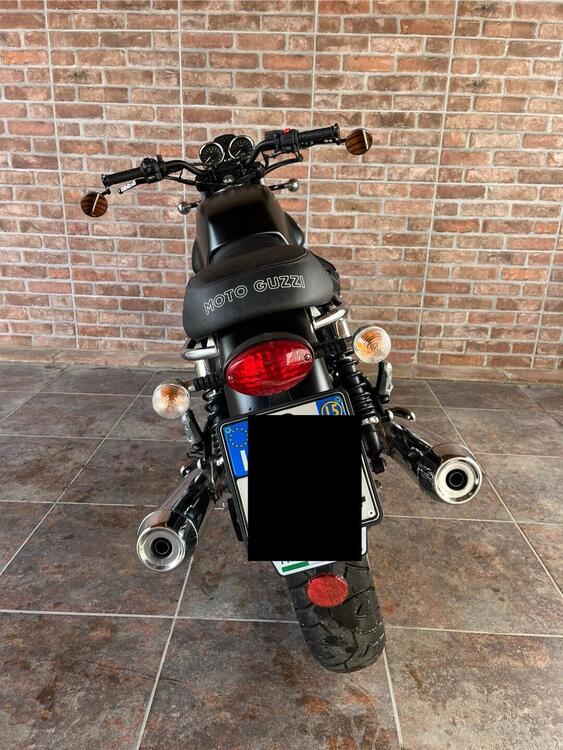 Moto Guzzi V7 II Stone (2015 - 17) (4)