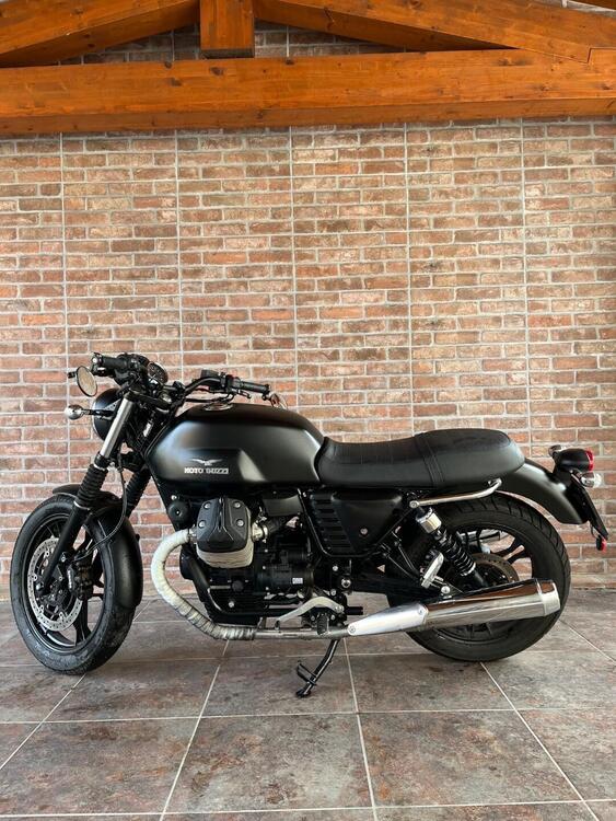 Moto Guzzi V7 II Stone (2015 - 17)