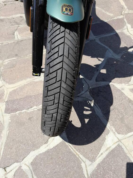 Moto Guzzi V7 Stone Centenario (2021 - 22) (2)