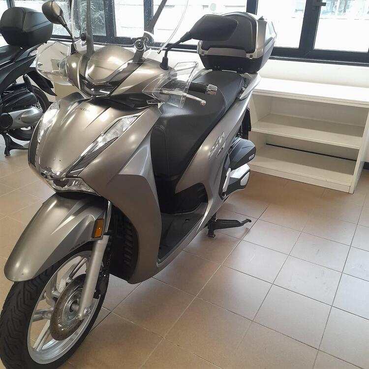 Honda SH 350 (2021 - 24) (2)