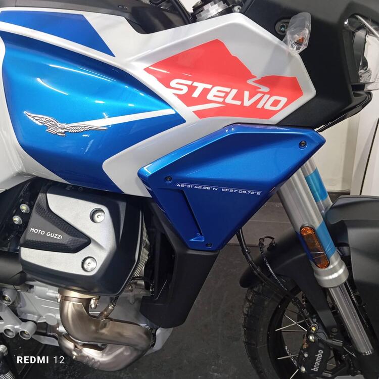 Moto Guzzi Stelvio Duecento Tributo (2025) (3)