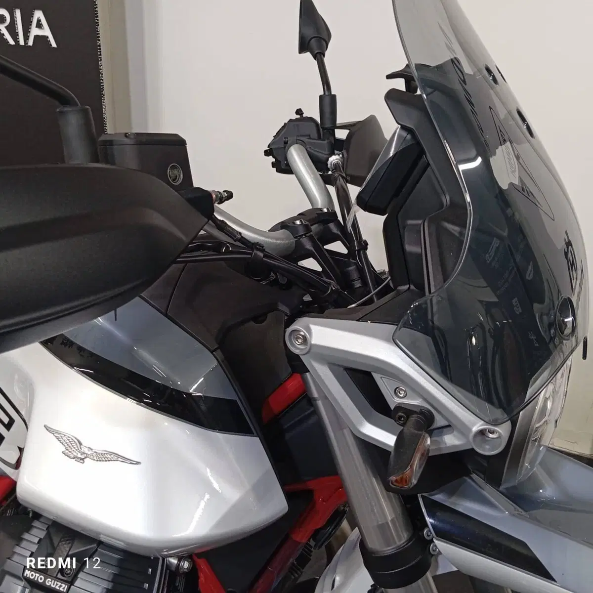 Moto Guzzi V85 TT (2024 - 26) (2)