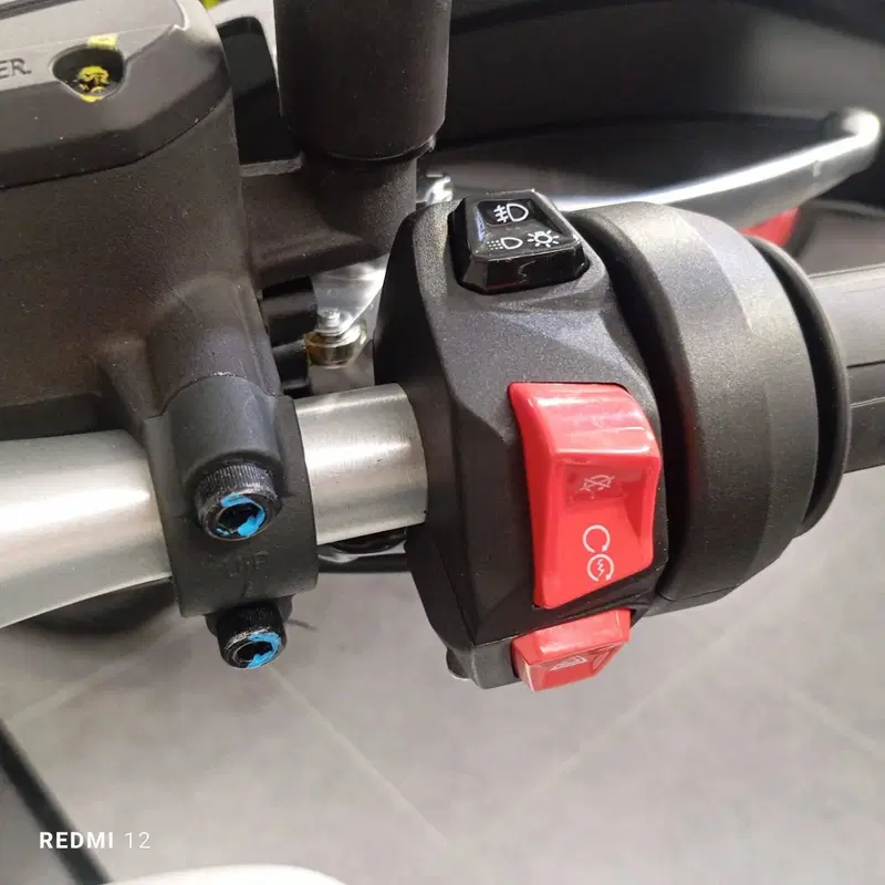 Moto Guzzi V85 TT (2024 - 26) (5)