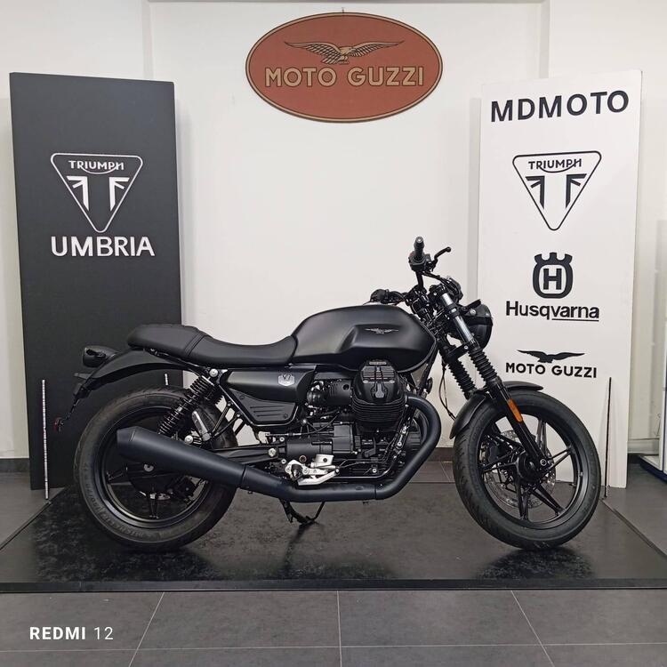Moto Guzzi V7 Stone (2025)