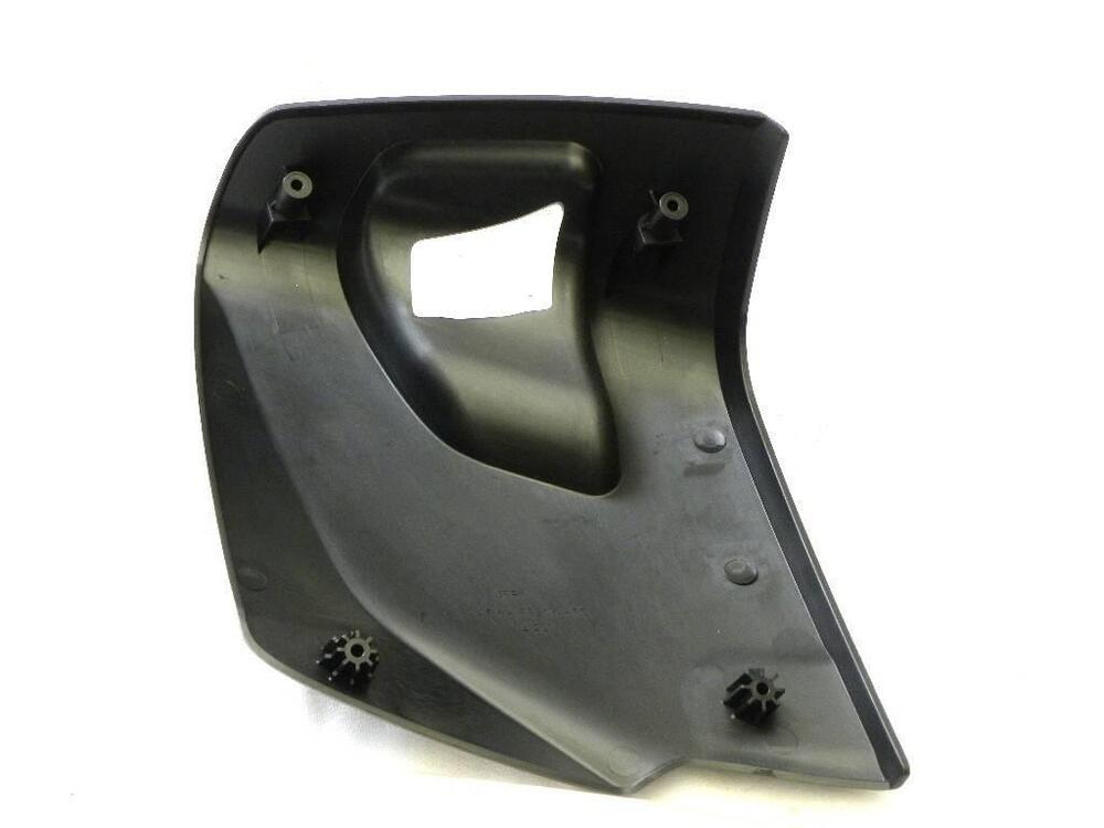 Coperchio vano portaoggetti /leg shield Yamaha T-M (2)