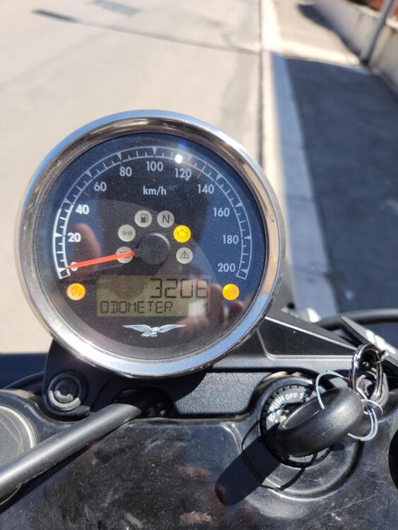 Moto Guzzi V7 III Carbon (2018 - 20) (4)