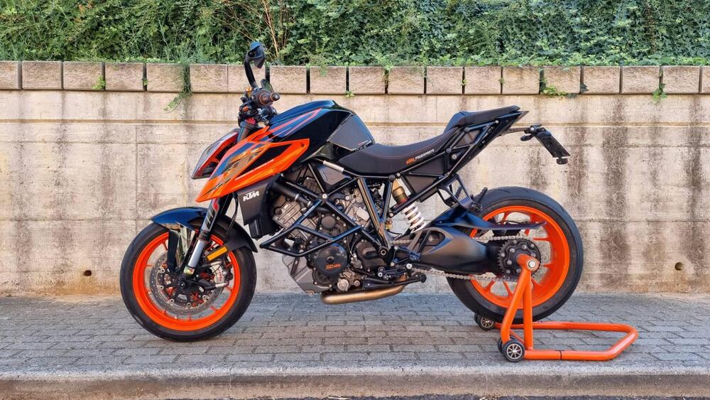 KTM 1290 Super Duke R (2019) (2)