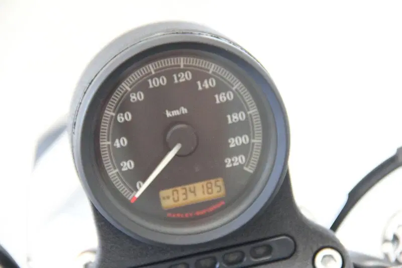 Harley-Davidson 883 Low (2008 - 12) - XL 883L (12)