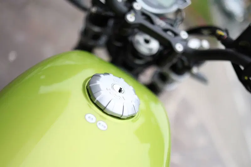 Moto Guzzi V7 Sport (2025 - 26) (7)